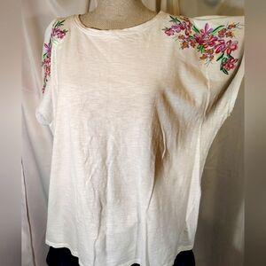 St. John's Bay t-shirt From Nordstrom, White  Embroiderd Floral, Shrt Sleeve,XXL